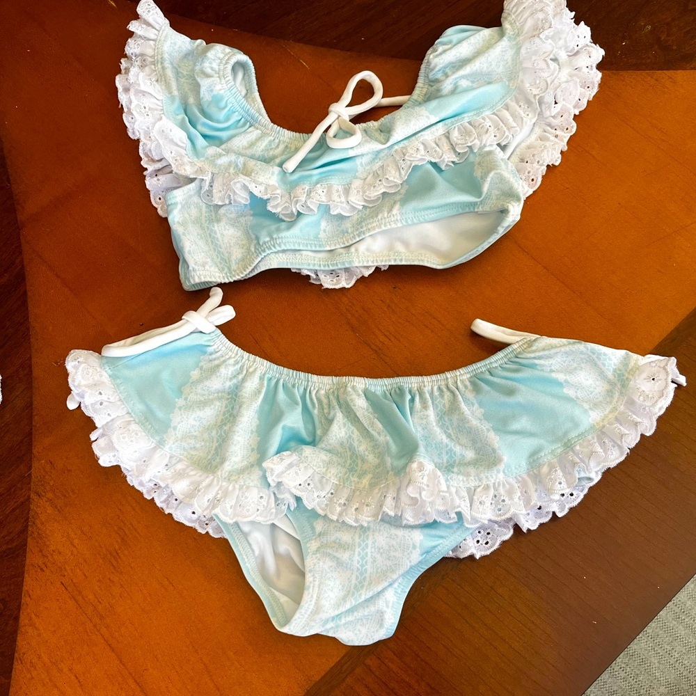 Never worn 3T light blue and white well dressed well ruffled bikini